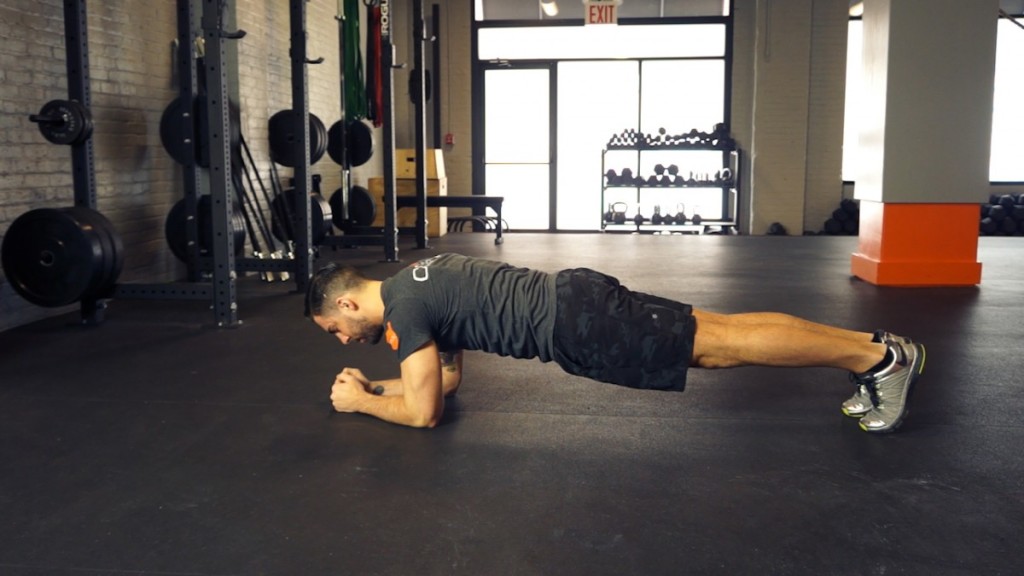 5-exercises-guys-get-wrong-4-plank-1092260-TwoByOne